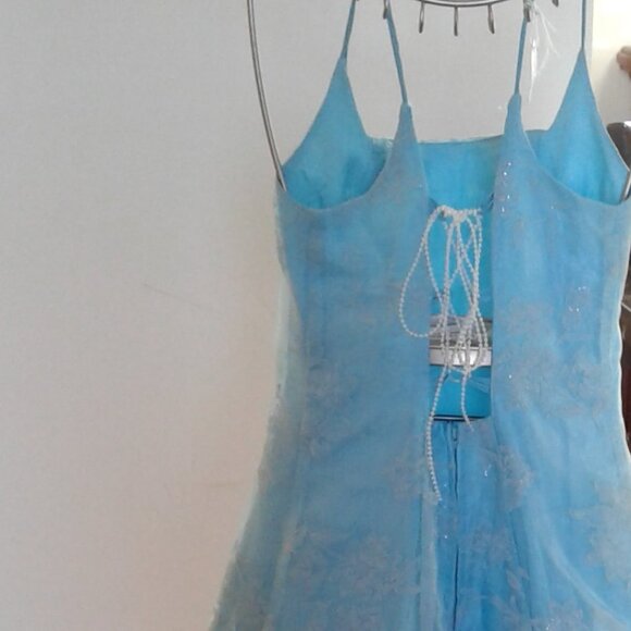 PROM/GRAD DRESS - Picture 6 of 11